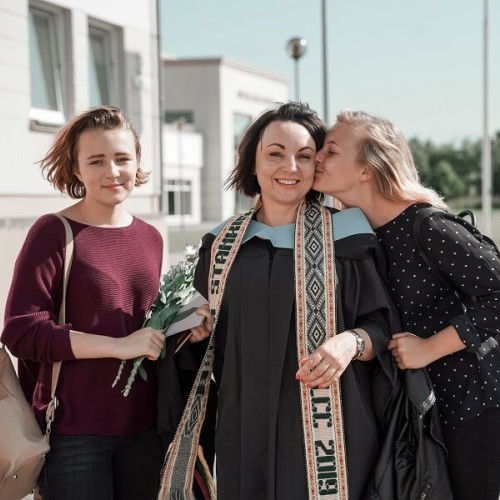 a photo of person or place for the testimony