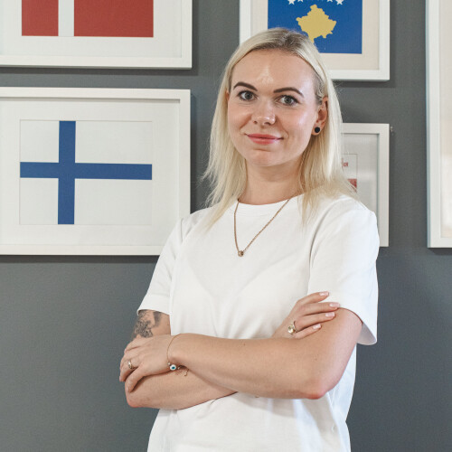 a photo of person or place for the testimony