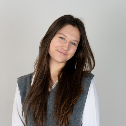 a photo of person or place for the testimony