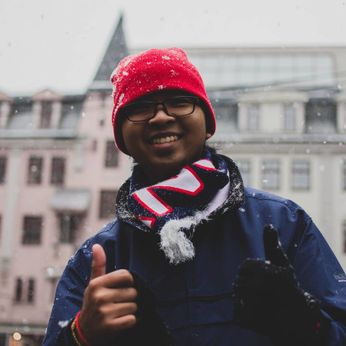 a photo of person or place for the testimony